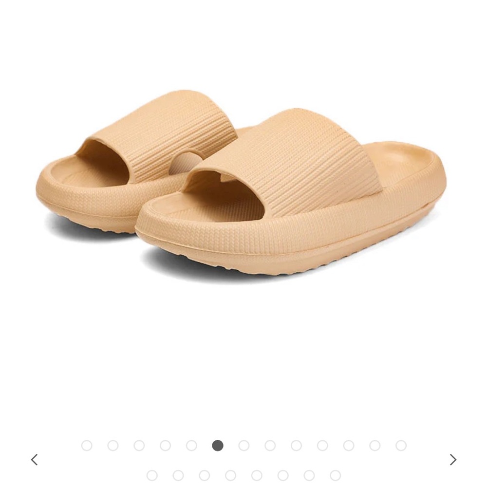 The Cloudies Original Oat Latte slides size 10.5